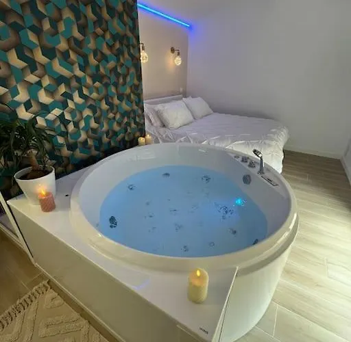 Lovicea Balneo Suite, 200m شقة *