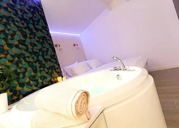 Lovicea Balneo Suite, 200m *