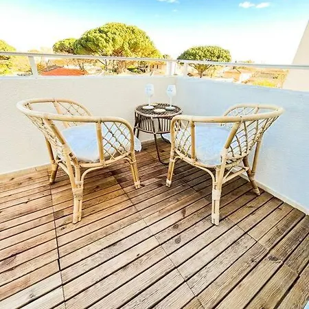 Lovicea Balneo Suite, 200m *