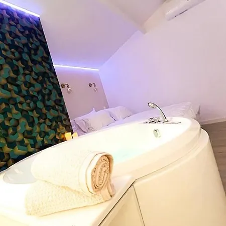 Lovicea Balneo Suite, 200m *