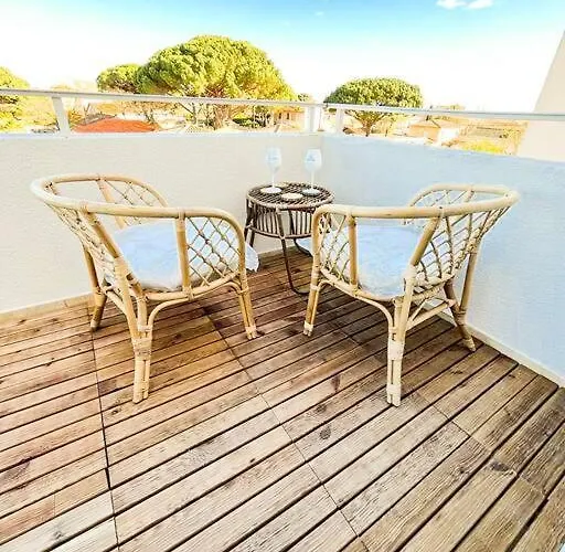 Lovicea Balneo Suite, 200m *